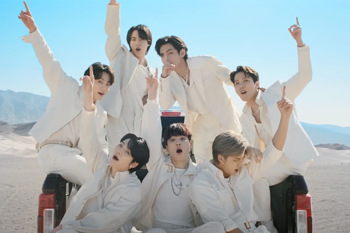 Los miembros de BTS se retiraran en junio. Foto cortada del video de la pelicula "Yet to come"