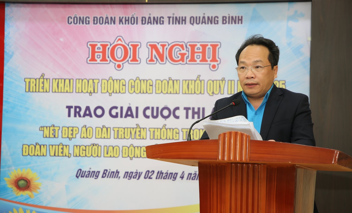 El Sr. Phan Meng Hung - Presidente del Sindicato de la Union de Partidos de la provincia - hablo en la conferencia. Imagen: El amanecer