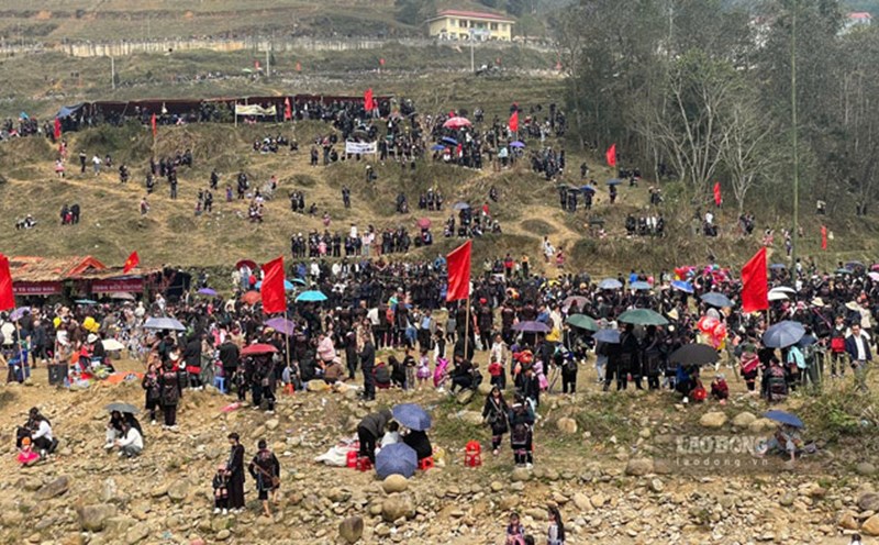 A large number of tourists come to Lao Cai at the beginning of the year. Photo: Dinh Dai