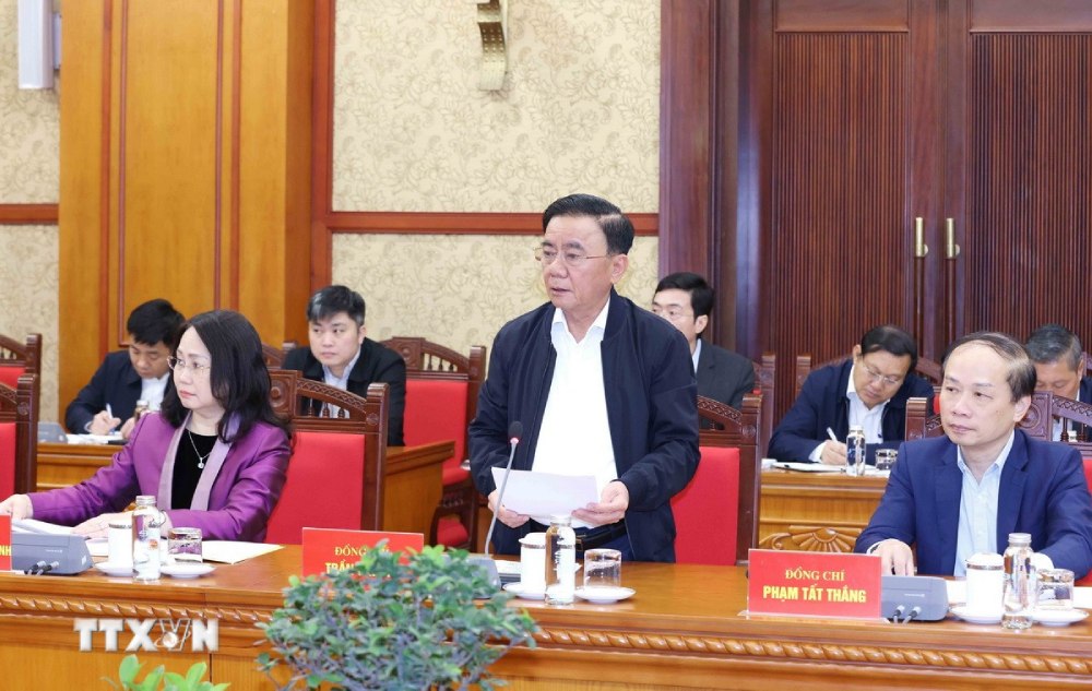 Mr. Tran Cam Tu - Politburo member, Standing member of the Secretariat, Head of the Subcommittee - chaired the conference. Photo: VNA