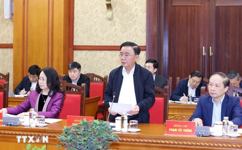 Mr. Tran Cam Tu - Politburo member, Standing member of the Secretariat, Head of the Subcommittee - chaired the conference. Photo: VNA