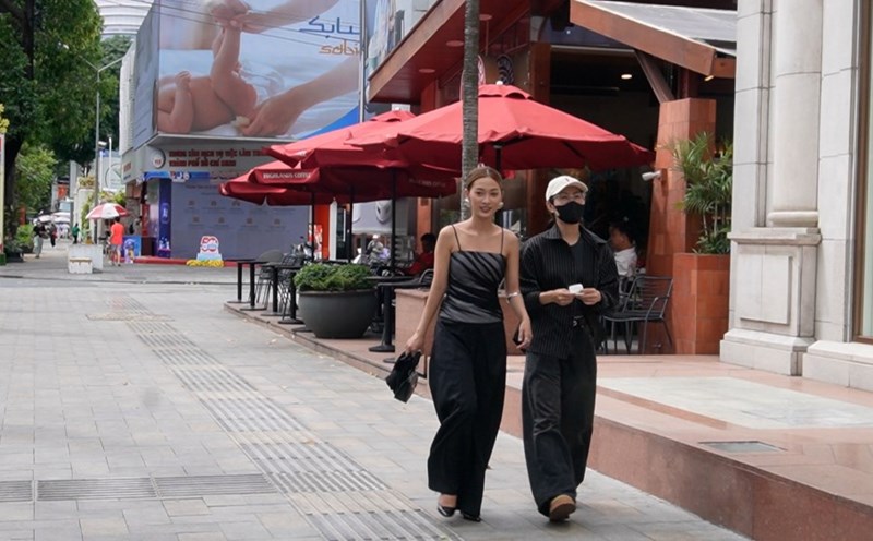 Ho Chi Minh City sidewalks "transformed", people are excited because there is walking space