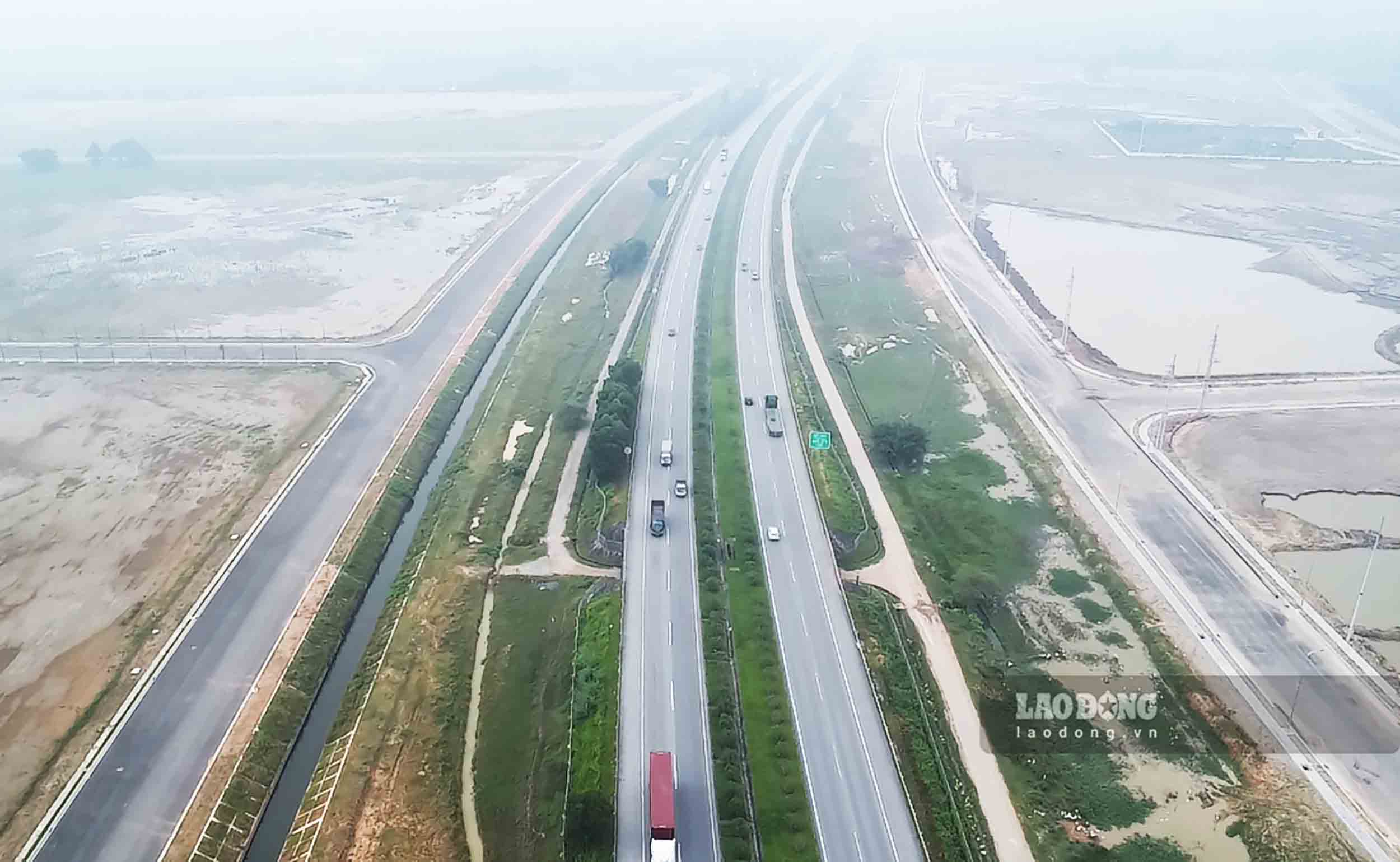 La carretera de Hanoi hacia Tai Nguyen. Imagen de Vietnam del Norte