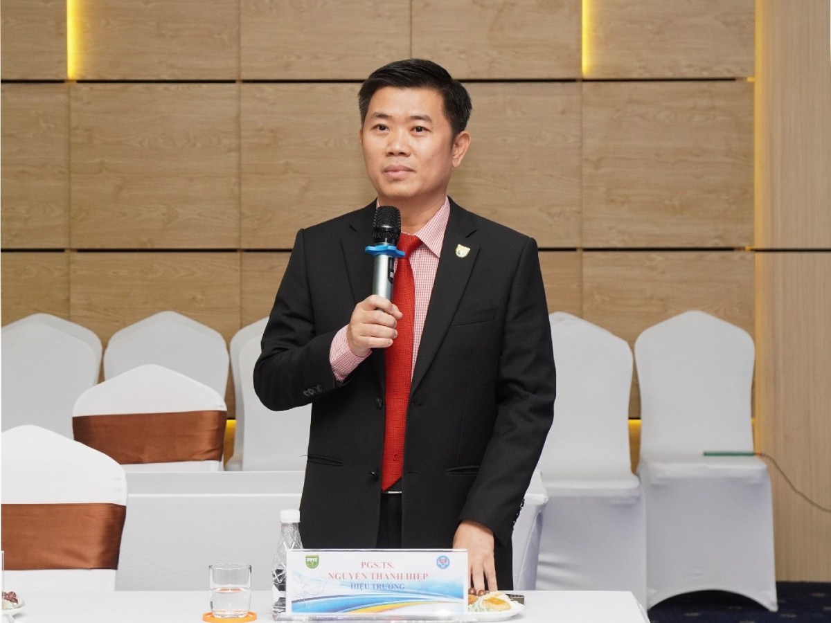 Mr. Nguyen Thanh Hiep - Principal of Pham Ngoc Thach University of Medicine was disciplined with a warning. Photo: pnt.edu.vn