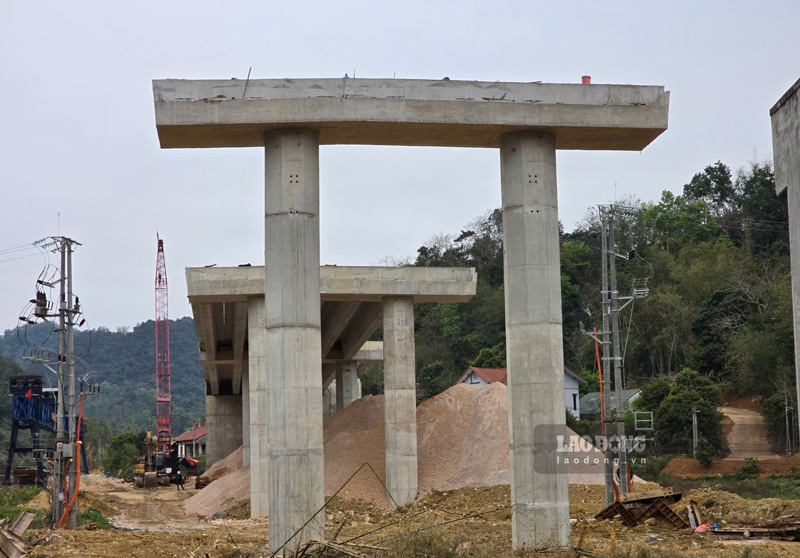 La provincia de Cao Bang va a retirar 24 columnas de 110kV para la construccion de la autopista. Foto: El nuevo director.
