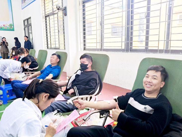 Mas de 250 trabajadores de la empresa de transporte maritimo de Haifa participaron en la primera donacion de sangre en 2025. Imagen: El Renacimiento