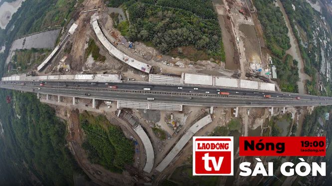 Calor Saigon: Interseccion de la Zona 3 con la autopista TPHCM - Long Thanh, trafico de vehiculos tecnicos 30.4