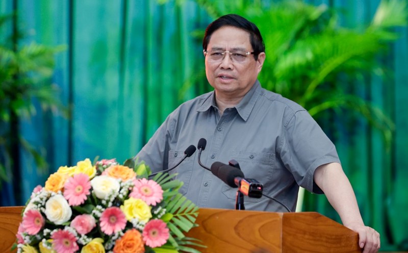Politburo member and Prime Minister Pham Minh Chinh requested Binh Dinh province to strongly and drastically implement the revolution in organizational structure. In the photo, the Prime Minister spoke at the meeting with the Binh Dinh Provincial Party Committee on March 22. Photo: VGP