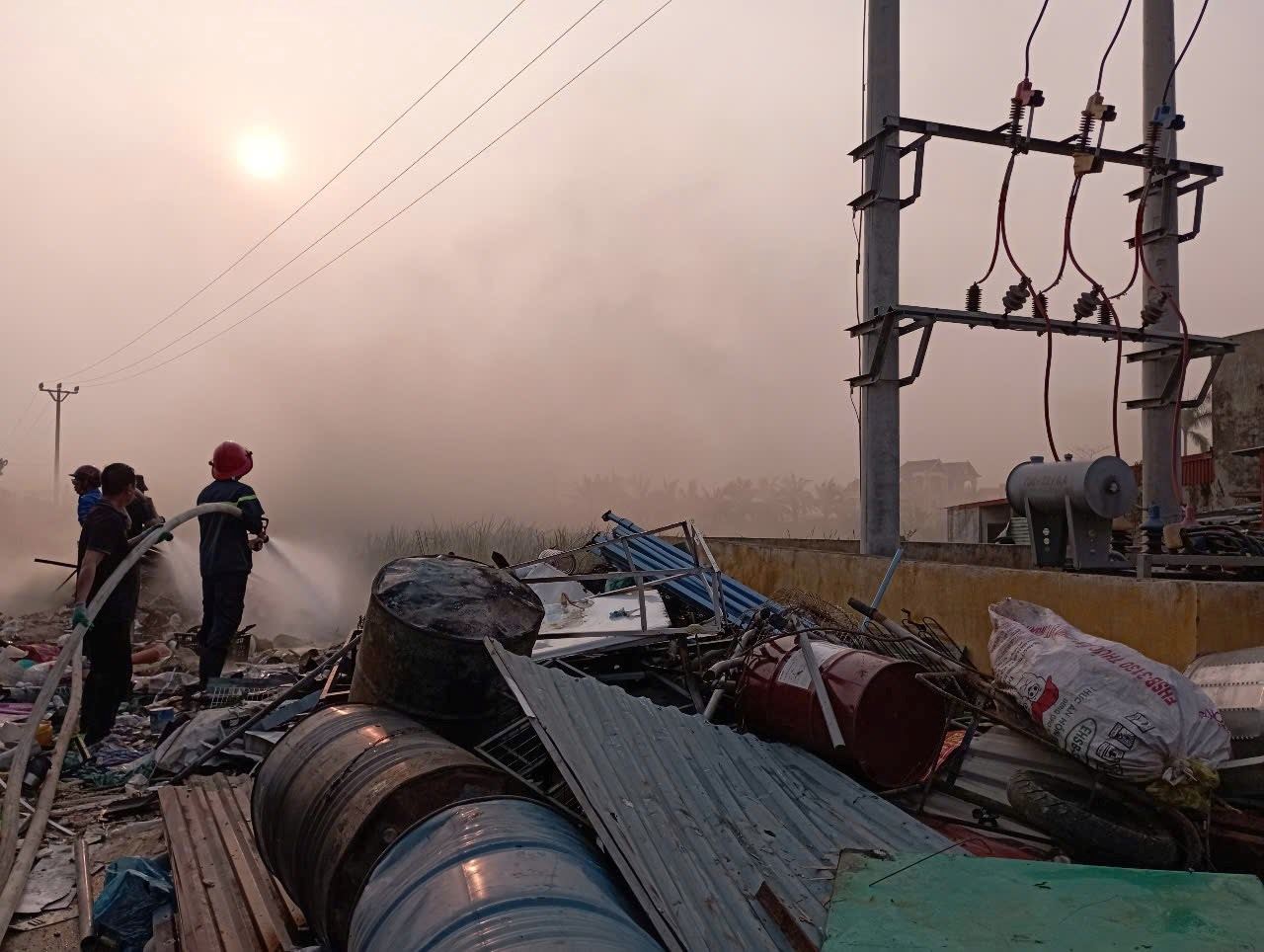 Firefighting and rescue police extinguished the fire. Photo: Hai Phong City Police