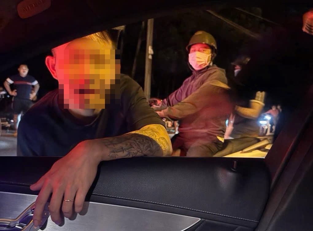 Đối tượng liên quan vụ chặn xe ô tô làm bé 2 tuổi bị thương ở huyện Trảng Bom. Ảnh cắt từ clip