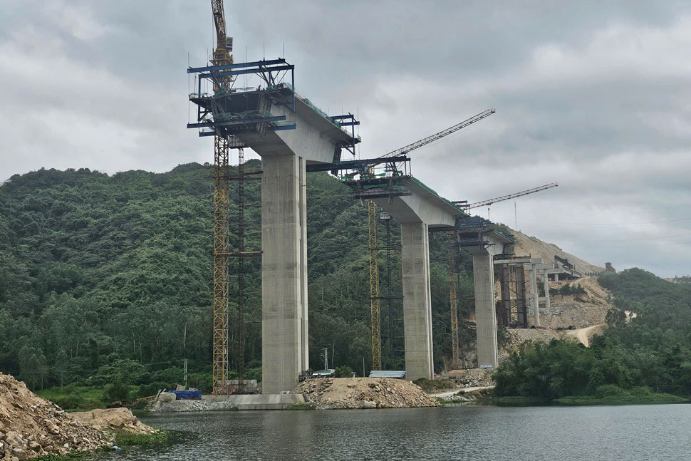 Ky Lo Bridge - a key project of the Quy Nhon - Chi Thanh expressway project, part of the North - South expressway project. Photo: Thanh Thanh