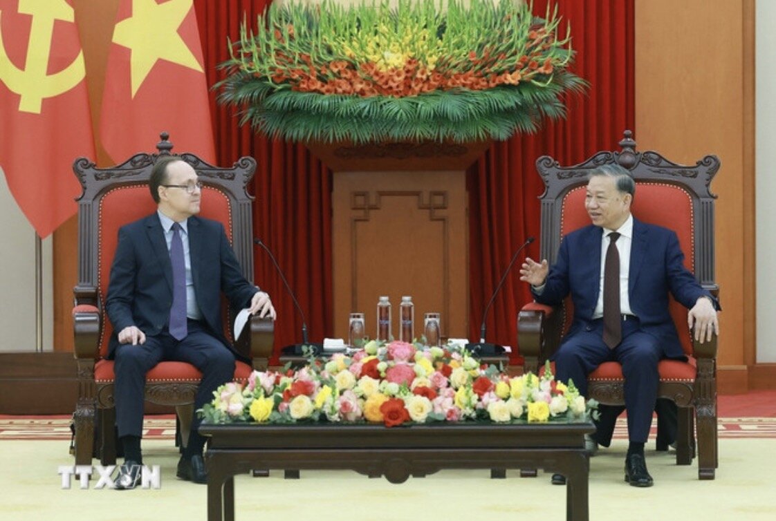 General Secretary To Lam received Russian Ambassador to Vietnam Gennady Bezdetko. Photo: VNA