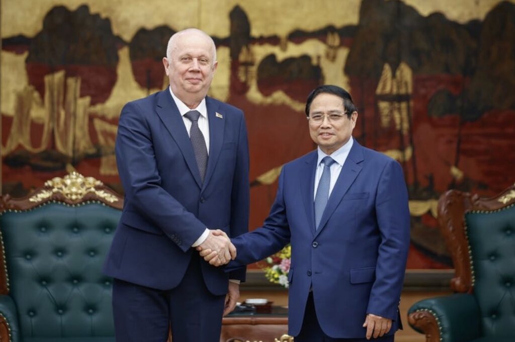 Politburo member and Prime Minister Pham Minh Chinh received Deputy Prime Minister of the Republic of Belarus Anatoly Sivak. Photo: VGP