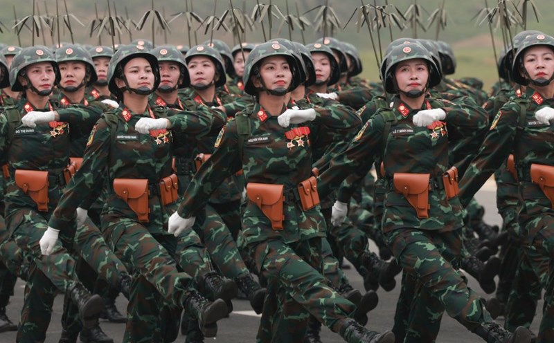 The female officers informed about participating in the parade and parade activities. Photo: Hai Nguyen