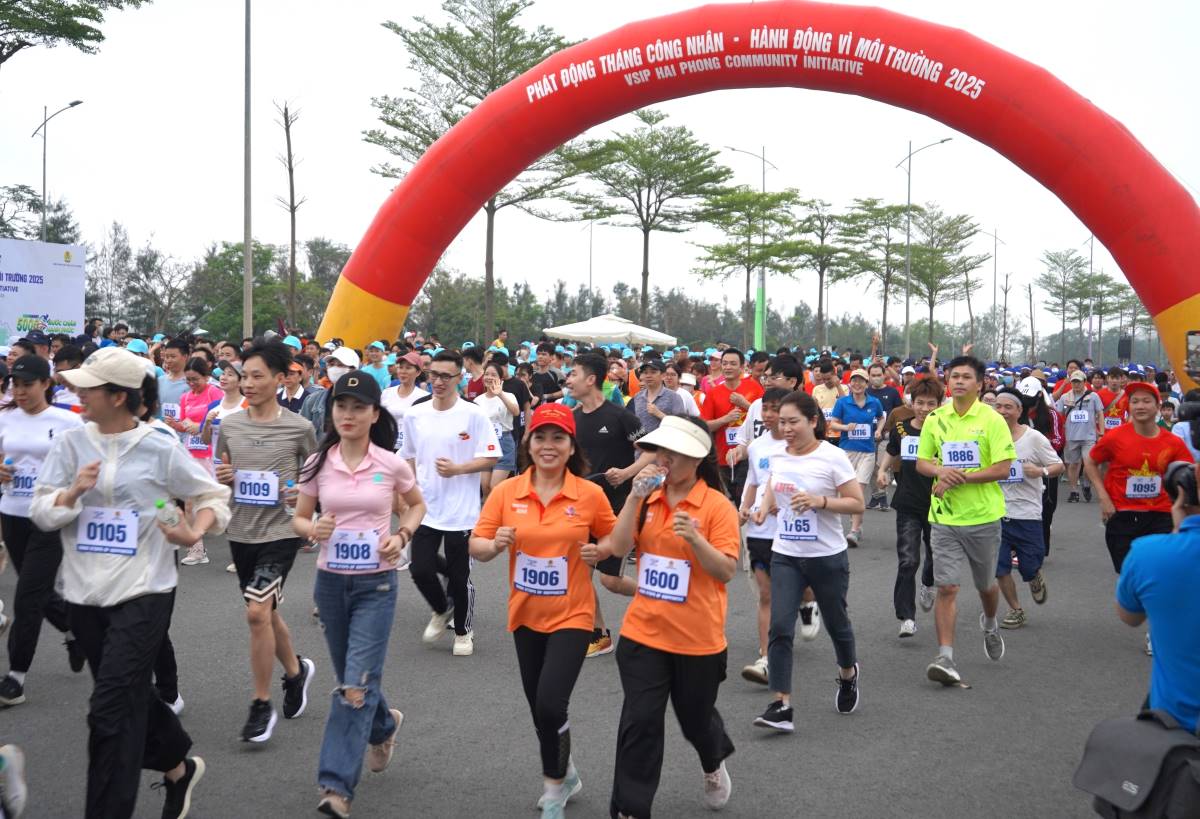 People working in the Hai Phong economic zone enthusiastically participate in activities at the Workers' Month festival. Photo: Mai Dung