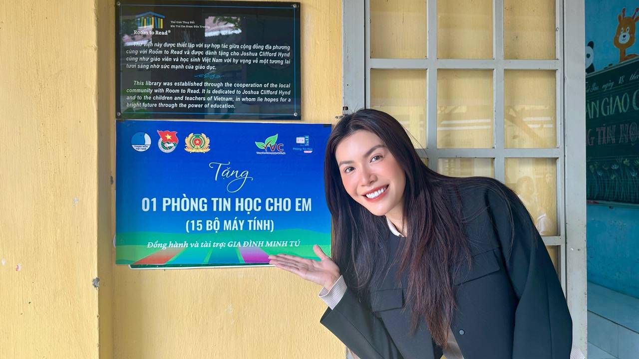 Minh Tu does charity work in Tay Ninh. Photo: Organizing Committee.