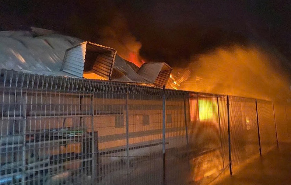Scene of the factory fire in the industrial park in Long An on the night of April 19. Photo: Duy Minh
