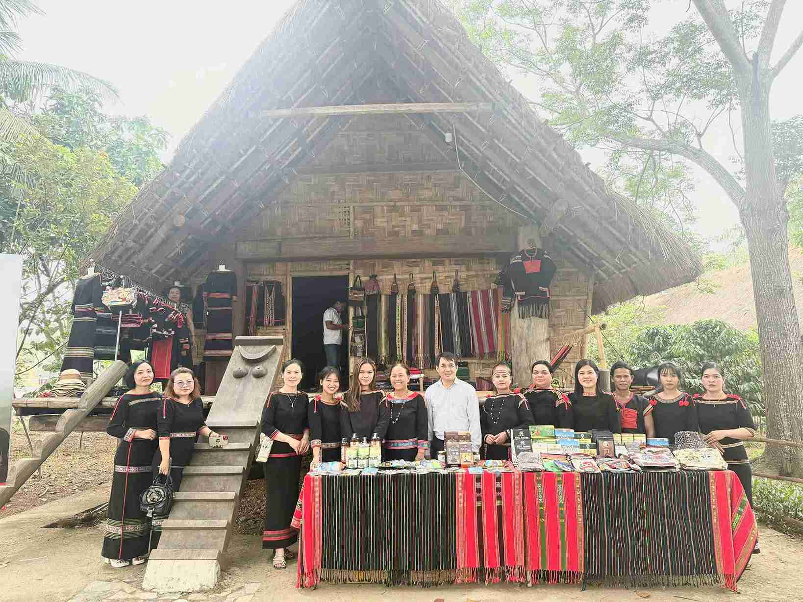 Doan nghe nhan tinh Dak Lak tham du su kien. Anh: Bao Trung