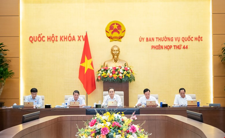 The National Assembly Standing Committee proposed that amending the Constitution and laws and resolutions related to merging provinces and communes will not elect a number of positions but appoint and appoint them. Photo: Quochoi.vn.