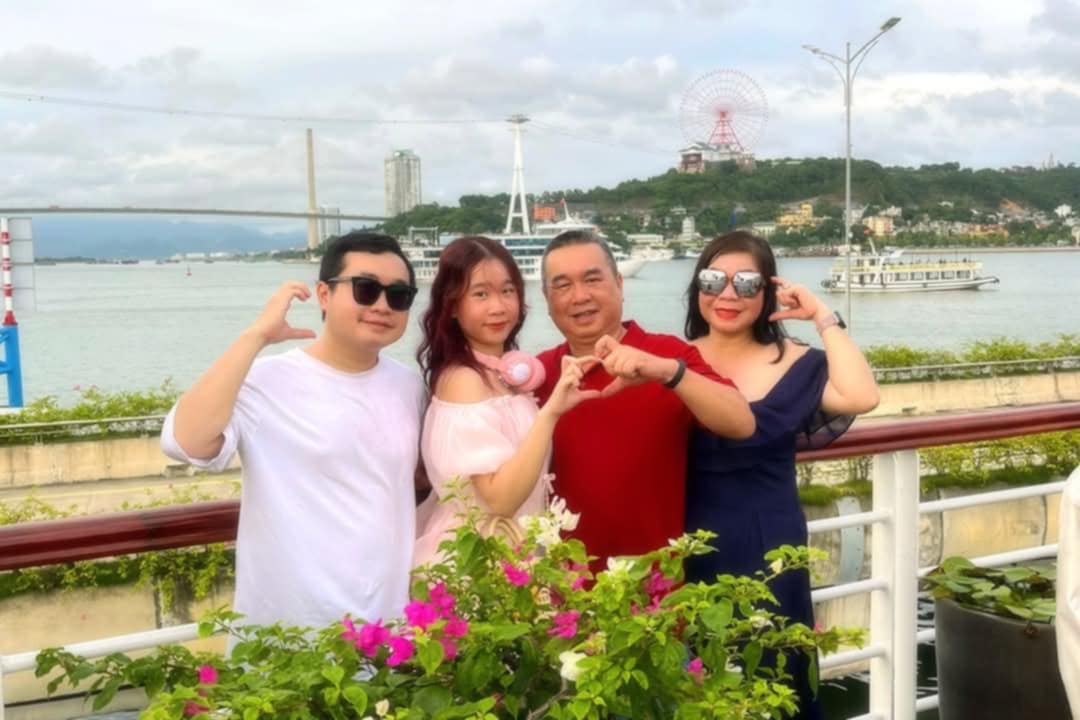 Let's take a short trip with our parents during the April 30 - May 1 holiday. Photo: Dat