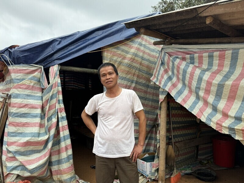 People in Trang Dinh district set up temporary shelters, giving away clean land for the expressway project. Photo: Khanh Linh