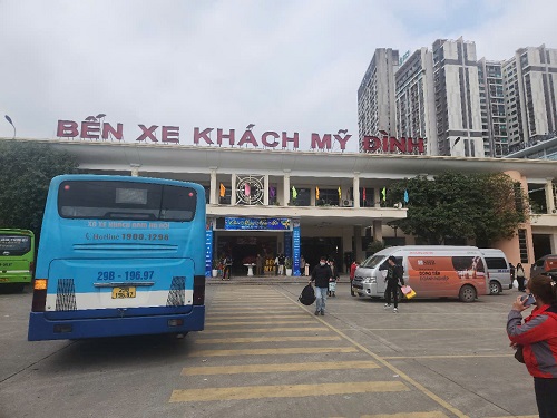 Bus stations and businesses proactively coordinate vehicles to serve during the April 30 - May 1 holiday. Photo: Minh Hanh