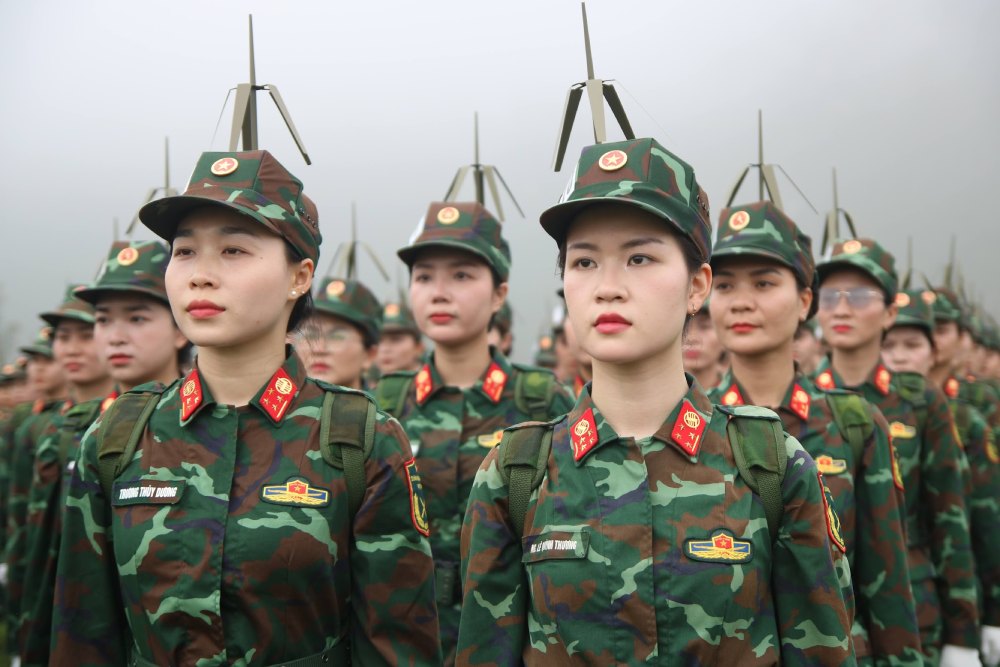 La circular 19/2025/TT-BQP del Ministerio de Defensa establecio la forma de contar con la politica, el regimen de subsidios de baja por despido para trabajadores, funcionarios, trabajadores, personas que trabajan en organizaciones basicas ... Ilustracion: Tran Wang