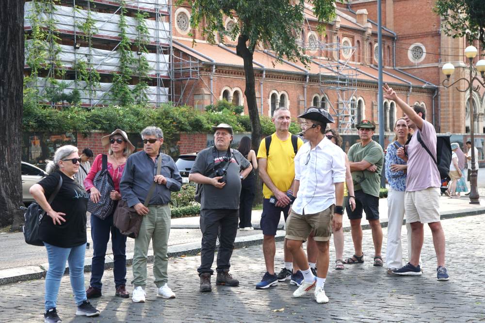 International visitors impressed by the bustling atmosphere in Ho Chi Minh City during the April 30 holiday