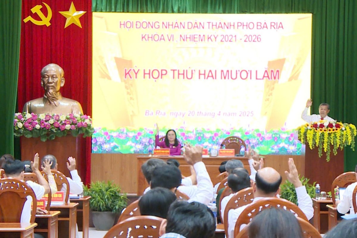 The meeting of the People's Council of Ba Ria City passed a resolution approving the policy of rearranging the commune level; merging Ba Ria - Vung Tau and Ho Chi Minh City, Binh Duong. Photo: Thanh An