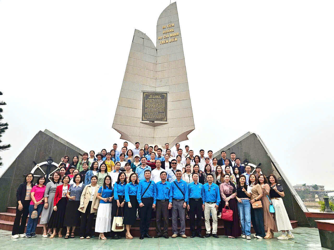 El Sindicato de la Industria Textil de Hanoi expresa su trabajo y su creatividad. Imagen de Fu Lin