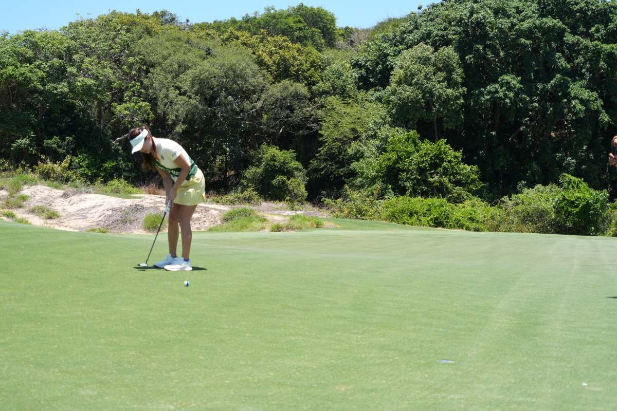 Nu golfer Ngo Bao Nghi ket thuc mot ho chi sau 2 gay. Anh: Thanh An
