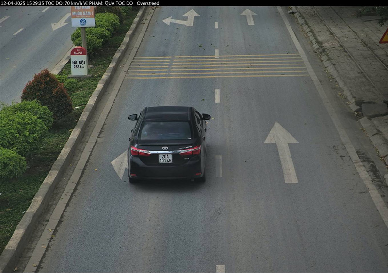 A series of cars were fined in Cao Bang. Photo: Cao Bang Police