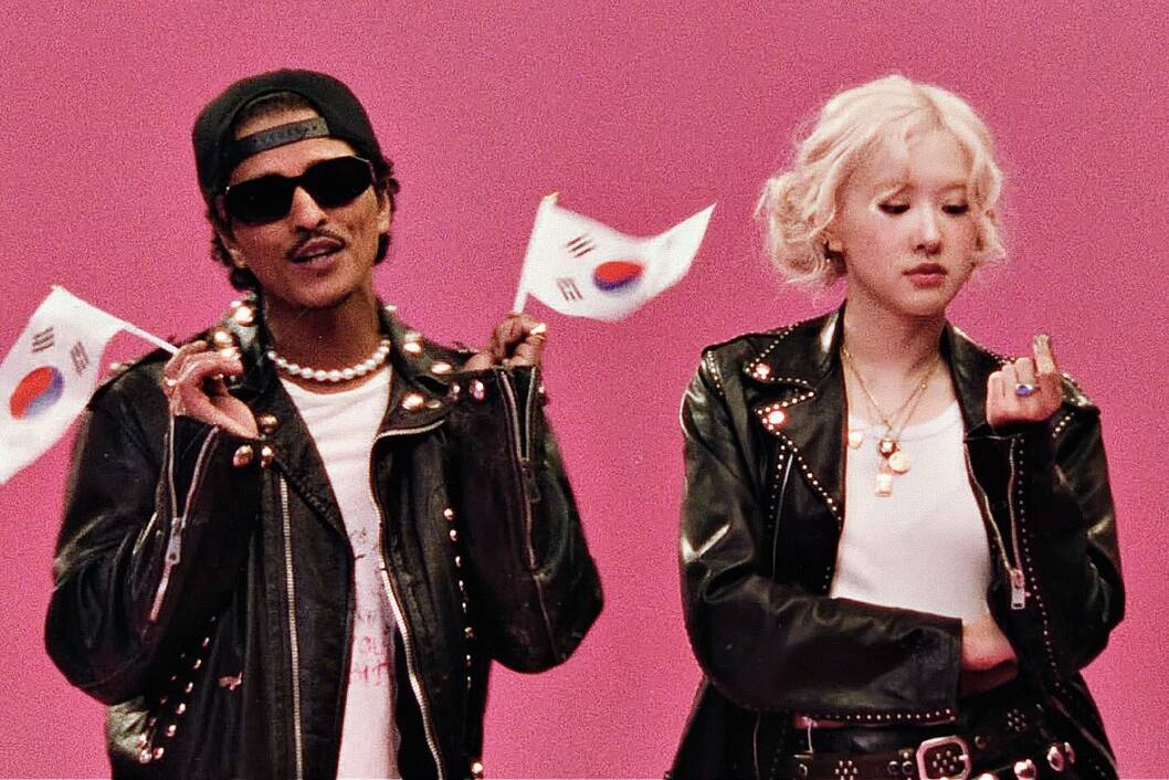 MV "APT." by Rose and Bruno Mars reached 1.5 billion views on YouTube. Photo: MV APT.