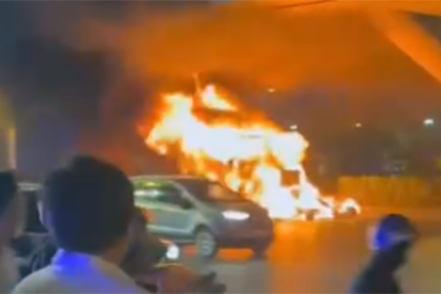 El camion de contenedores se incendio. Ha tomado la pantalla