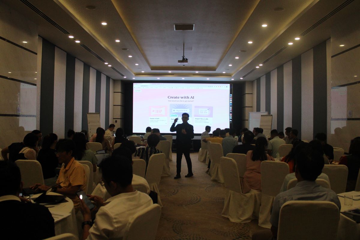 Hoi thao thuc hanh ung dung AI do chuyen gia FPT Digital huong dan. Anh: FPT Digital