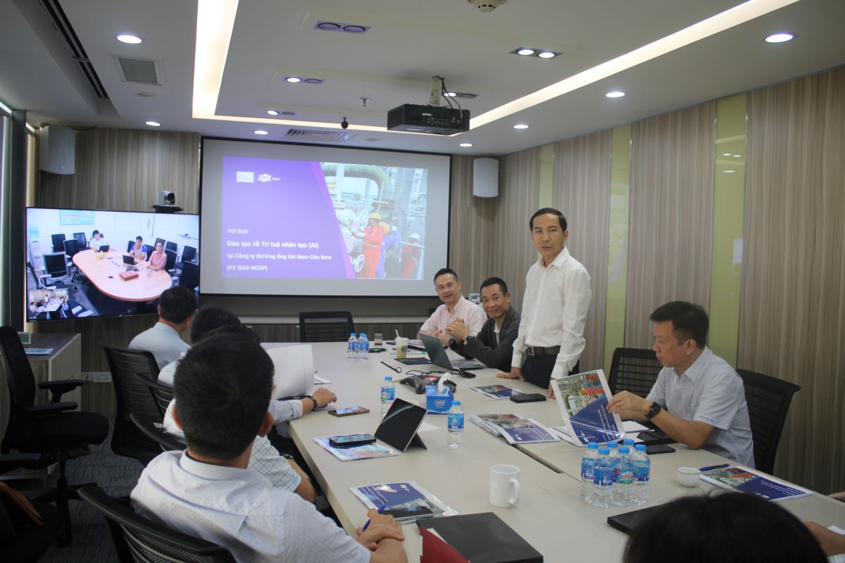 Mr. Bui Tien Dung, Director of PV GAS NCSP, delivered the opening speech of the AI-First program with FPT Digital. Photo: FPT Digital