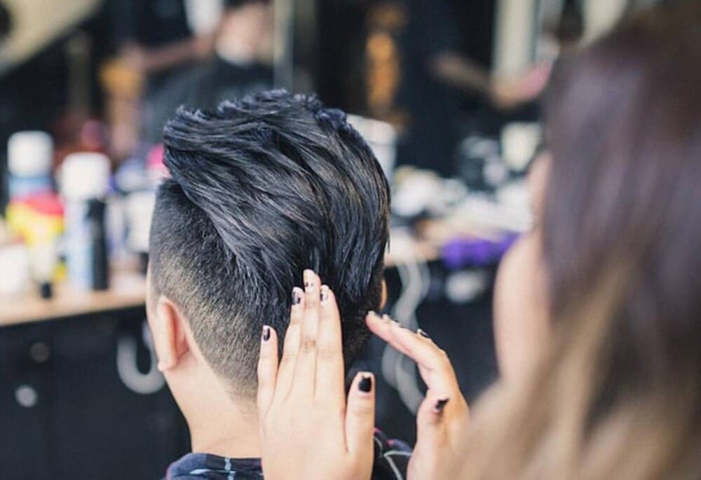 Elige un buen peinado para renovar tu imagen en preparacion para las vacaciones del 30 de abril al 1 de mayo. Imagen de la pelicula