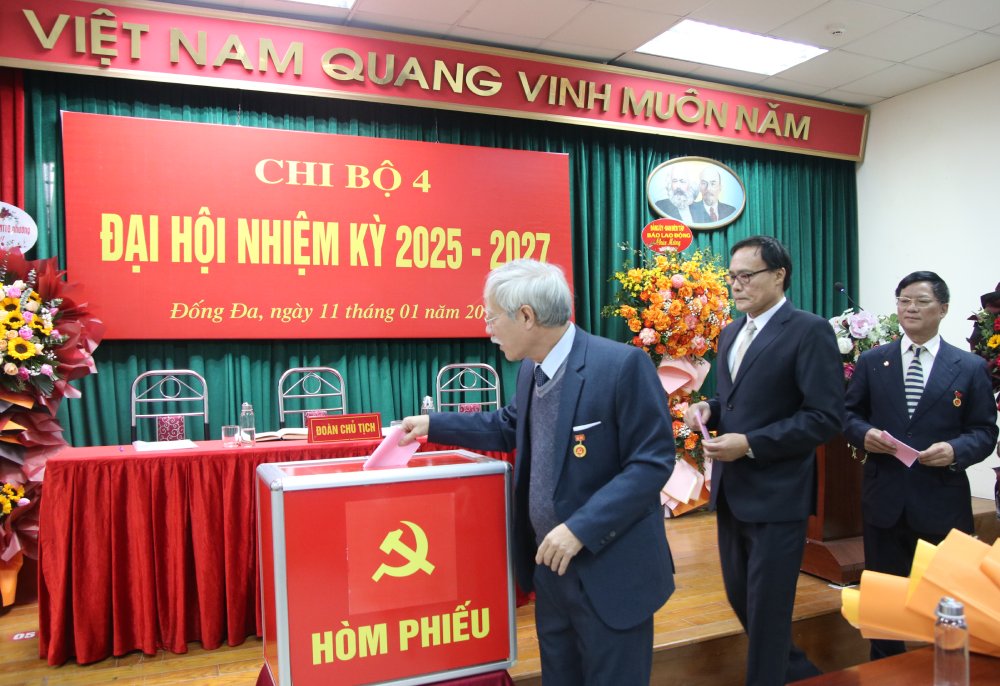 Directive 45 has set the time for holding party congresses at all levels, including the time for congresses of commune, ward and special zone party committees. In the photo: Party cell congress in Dong Da district residential area (Hanoi) for the 2025-2027 term. Illustrative photo: Tran Vuong