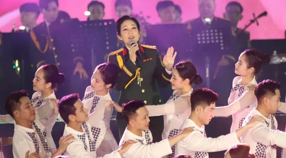 El grupo de la banda de rock "The South Remembers You" canto "El Sur Siempre Te Recuerda". Imagen de Huang Long