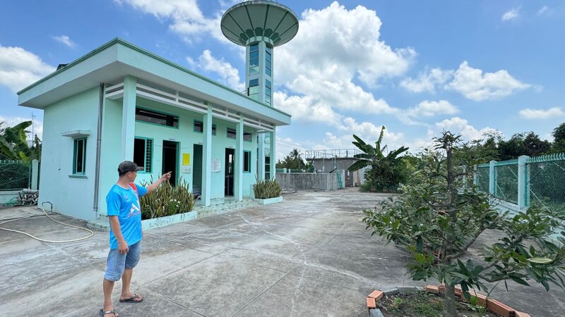 Nhiều người dân bày tỏ lo ngại vì nước máy cặn bẩn và có mùi hôi. Ảnh: Hoàng Lộc