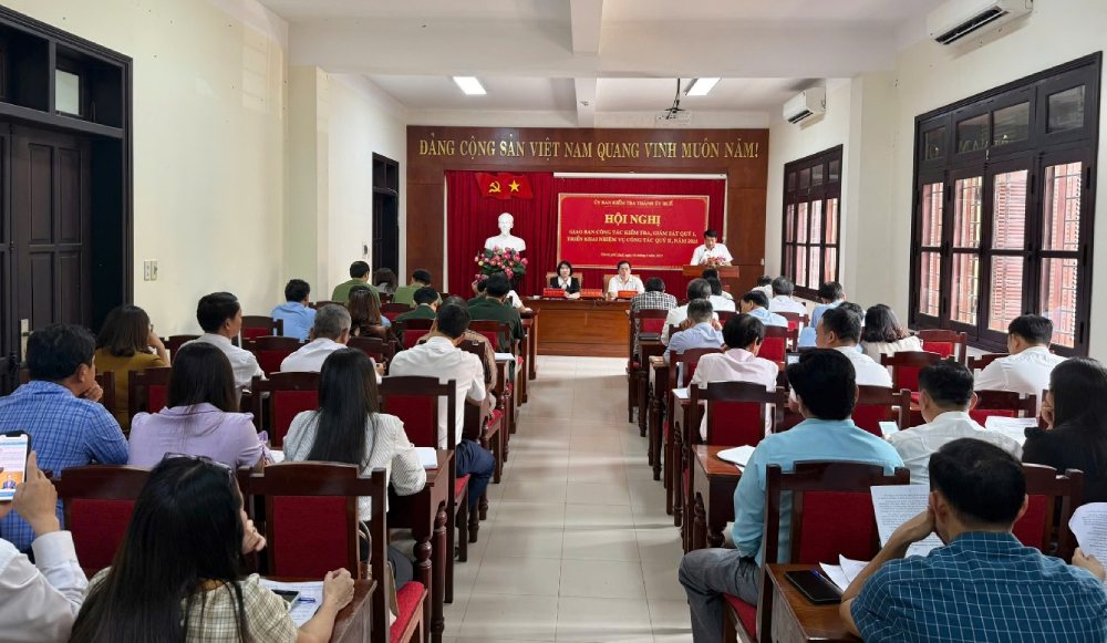 In the first quarter of 2025, Party committees at all levels in Hue disciplined 1 Party organization and 63 Party members. In the photo: Hue City Party Committee Inspection Committee's meeting on inspection and supervision in the first quarter and implementation of tasks in the second quarter of 2025. Photo: UBKTTW