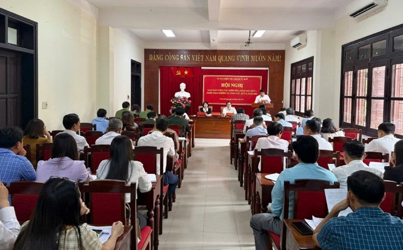 In the first quarter of 2025, Party committees at all levels in Hue disciplined 1 Party organization and 63 Party members. In the photo: Hue City Party Committee Inspection Committee's meeting on inspection and supervision in the first quarter and implementation of tasks in the second quarter of 2025. Photo: UBKTTW