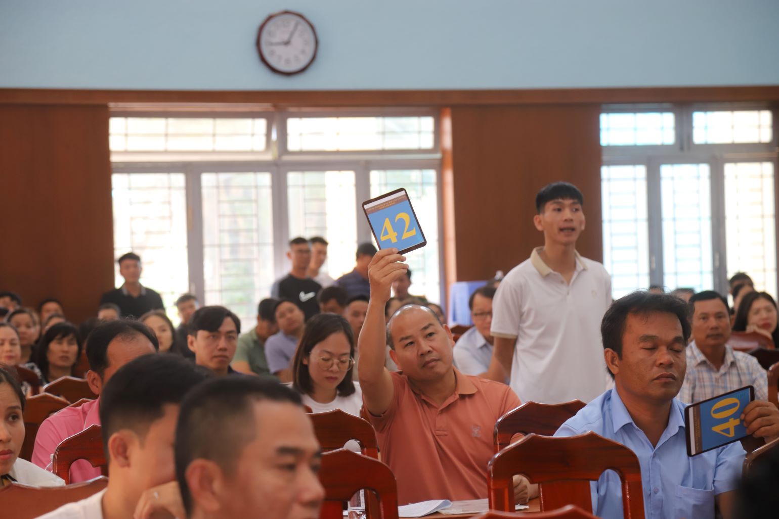 Los lotes fueron subastados exitosamente. Imagen de la lampara roja