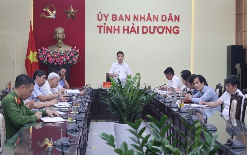 Mr. Le Ngoc Chau - Chairman of Hai Duong Provincial People's Committee - chaired the meeting. Photo: Hai Duong Provincial Information Center