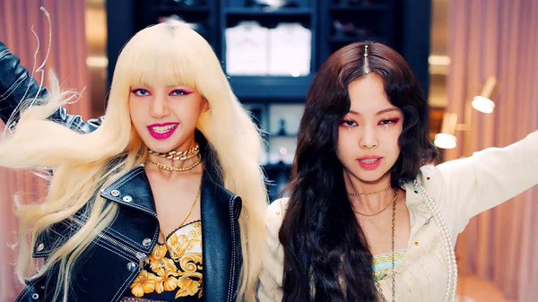Jennie and Lisa Blackpink have been rumored to be in conflict many times. Photo: MV kill This Love.