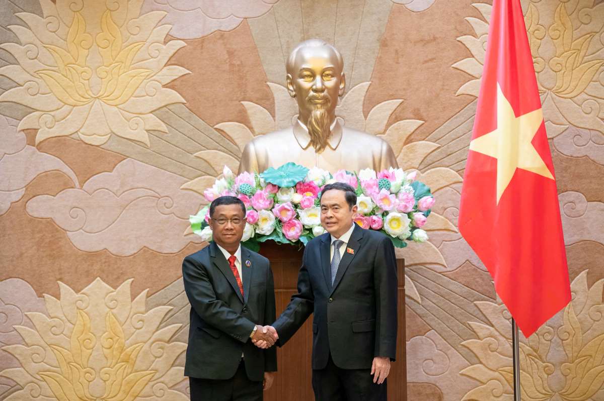 Politburo member and National Assembly Chairman Tran Thanh Man received Vice Chairman of the Lao National Assembly Suvon Luongbunmi. Photo: Quochoi.vn