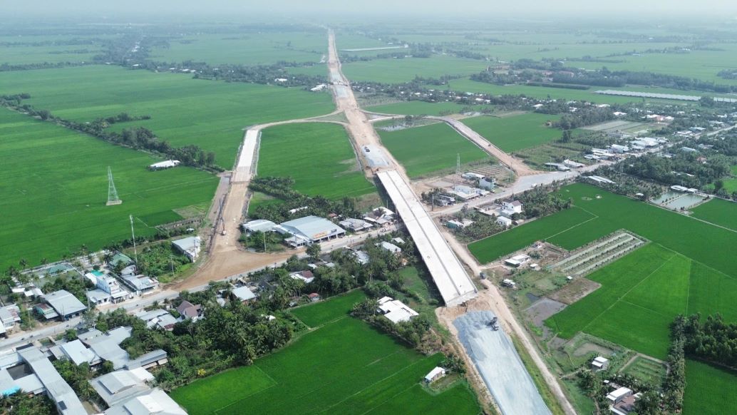 Nut giao thuoc cao toc Can Tho - Ca Mau doan qua Hau Giang nhin tu tren cao. Anh: Ta Quang