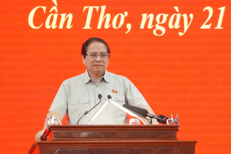 Thu tuong Pham Minh Chinh phat bieu tai buoi lam viec voi cac bo, nganh va dia phuong ve tinh hinh trien khai cac du an giao thong trong diem phia Nam. Anh: Ta Quang