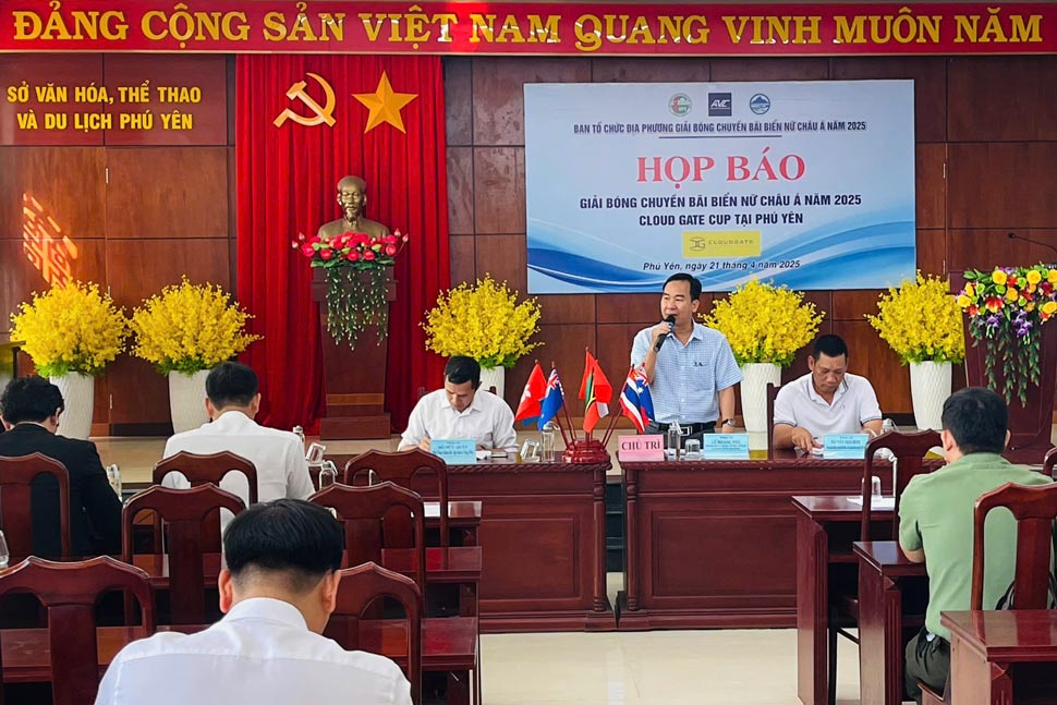 Escena de la conferencia de prensa del Campeonato Asiatico de Voleibol de Playa Femenino 2025 - Cloud Gate Cup en Fu Yen. Foto: El equipo organizador