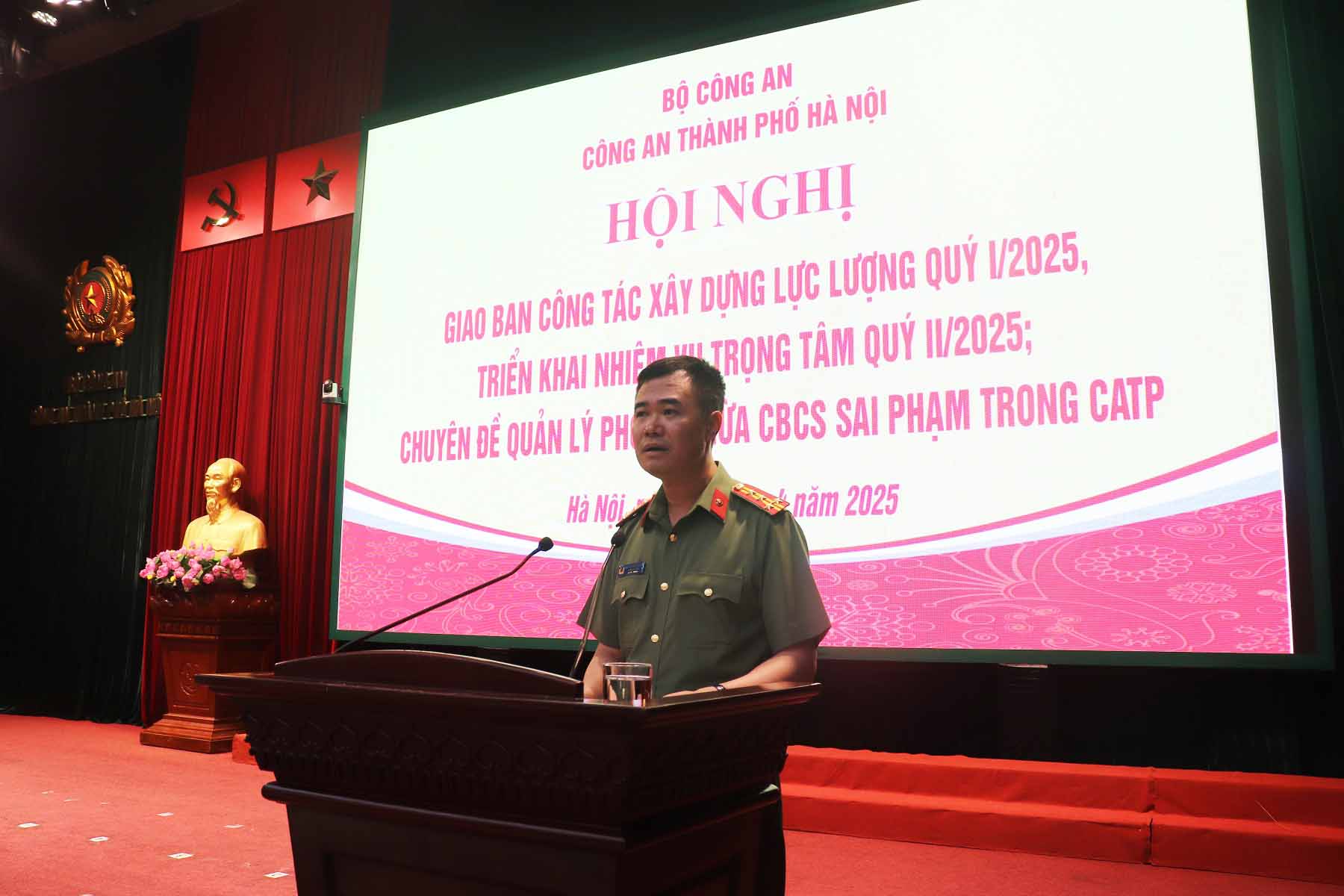 Colonel Nguyen Ngoc Quyen, Deputy Director of Hanoi City Police, spoke at the Conference. Photo: Hanoi Police